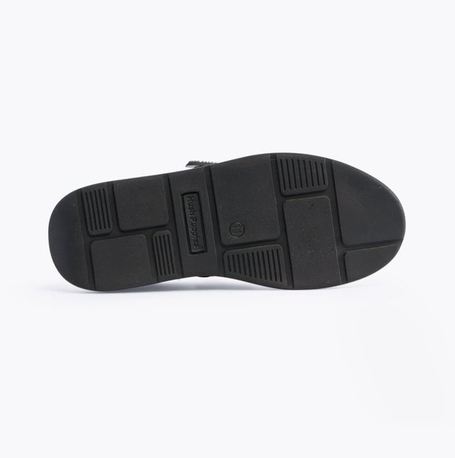 Hush Puppies ROWAN Jungen Leder-Schulschuhe Schwarz

Obermaterial: Leder

Futtermaterial: Textil

Sohl material: TPR

Verschluss/Schluss: Schnürung, Klettverschluss

Eigenschaften: Komfort, Memory Foam, Atmungsaktiv

Zehenform: Rund

Schuhweite: Normal

Artikelgewicht: 1,057 KG

Absatzhöhe: Flach (unter 2,5 cm)

Schuhschafthöhe: Niedrig

Schuhstil: Schule

Geschenkverpackung: Nein  
Produktcode: HP_ROWAN_BLK