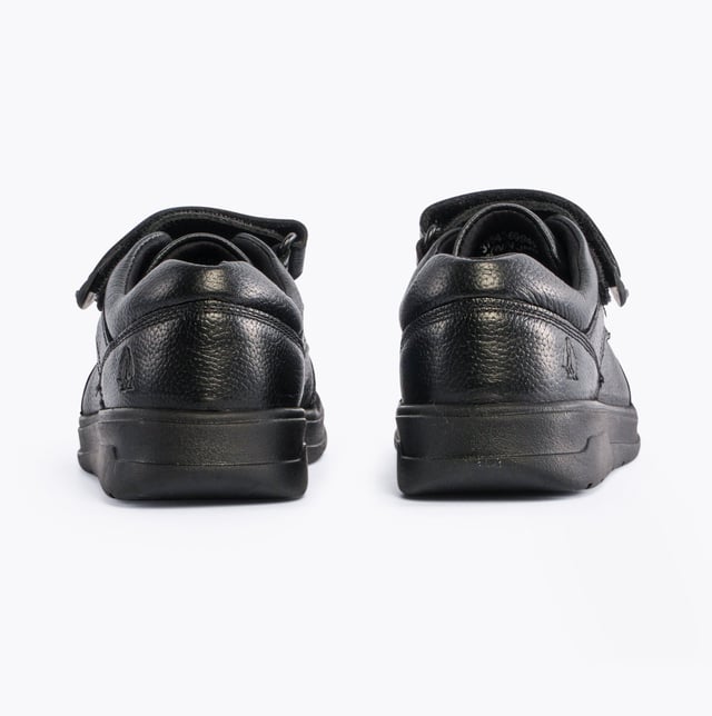 Hush Puppies ROWAN Jungen Leder-Schulschuhe Schwarz

Obermaterial: Leder

Futtermaterial: Textil

Sohl material: TPR

Verschluss/Schluss: Schnürung, Klettverschluss

Eigenschaften: Komfort, Memory Foam, Atmungsaktiv

Zehenform: Rund

Schuhweite: Normal

Artikelgewicht: 1,057 KG

Absatzhöhe: Flach (unter 2,5 cm)

Schuhschafthöhe: Niedrig

Schuhstil: Schule

Geschenkverpackung: Nein  
Produktcode: HP_ROWAN_BLK