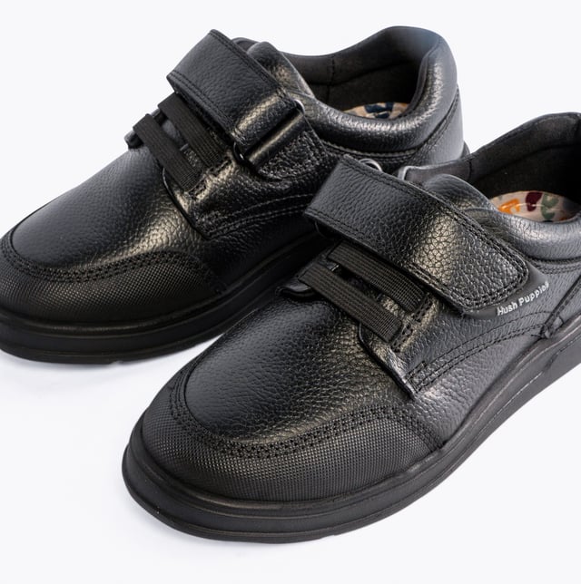 Hush Puppies ROWAN Jungen Leder-Schulschuhe Schwarz

Obermaterial: Leder

Futtermaterial: Textil

Sohl material: TPR

Verschluss/Schluss: Schnürung, Klettverschluss

Eigenschaften: Komfort, Memory Foam, Atmungsaktiv

Zehenform: Rund

Schuhweite: Normal

Artikelgewicht: 1,057 KG

Absatzhöhe: Flach (unter 2,5 cm)

Schuhschafthöhe: Niedrig

Schuhstil: Schule

Geschenkverpackung: Nein  
Produktcode: HP_ROWAN_BLK