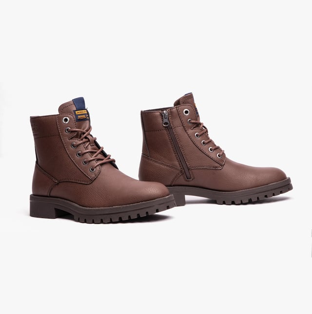 Jack & Jones JFWBERNIE Boots Mens Java Jack & Jones Jack & Jones JFWBERNIE Boots Mens Java
Upper Material: Polyurethane
Lining Material: Cotton
Sole Material: Rubber
Closure/Fastening: Lace-Up
Features: Comfort
Toe Shape: Round
Shoe Width: Regular
Item Weight: 1 KG
Heel Height: Low (2.5-4.9cm)
Shoe Shaft Height: Ankle
Boot Style: Combat Boots
Product Code: 12243413-JAVA