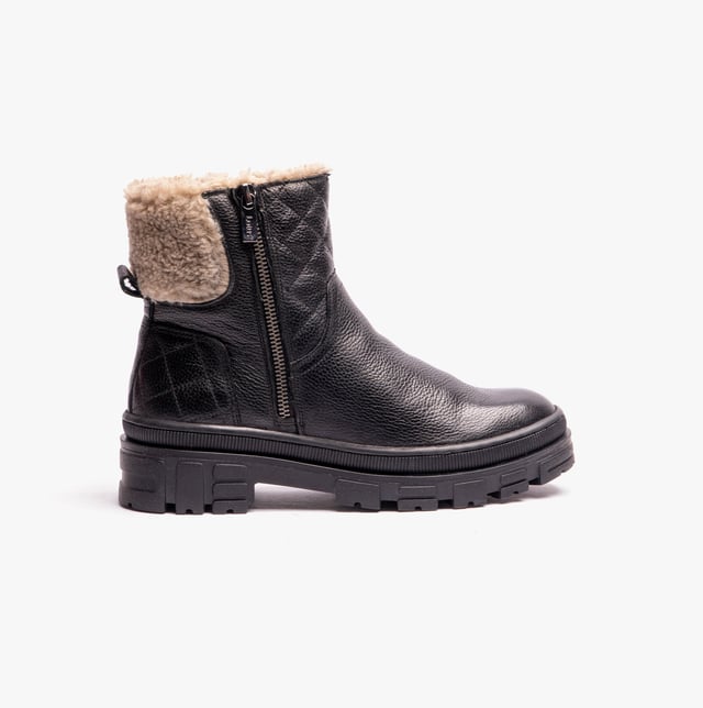 Lotus Lotus LAVIGNE Womens Ankle Boots Black

Closure/Fastening: Zip

Features: Comfort,Warm Lining

Shoe Width: Regular

Item Weight: 1 KG

Heel Height: Low (2.5-4.9cm)
Product Code: ULB346BB00
