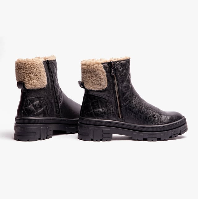 Lotus Lotus LAVIGNE Womens Ankle Boots Black

Closure/Fastening: Zip

Features: Comfort,Warm Lining

Shoe Width: Regular

Item Weight: 1 KG

Heel Height: Low (2.5-4.9cm)
Product Code: ULB346BB00