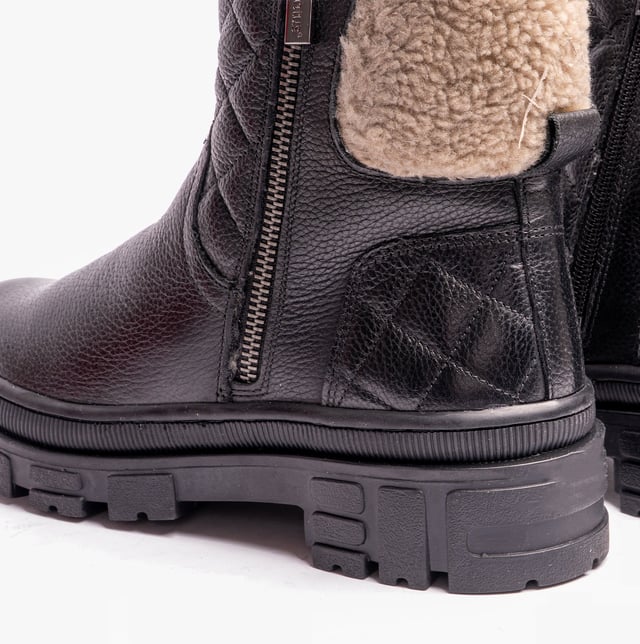 Lotus Lotus LAVIGNE Womens Ankle Boots Black

Closure/Fastening: Zip

Features: Comfort,Warm Lining

Shoe Width: Regular

Item Weight: 1 KG

Heel Height: Low (2.5-4.9cm)
Product Code: ULB346BB00