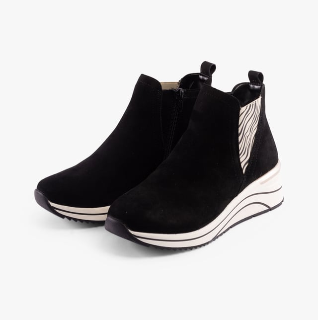 Remonte Remonte D0T75-03 Womens Boots Black

 Upper Material: Suede

Lining Material: Textile

Sole Material: Rubber

Closure/Fastening: Pull-On

Features: Comfort

Heel Type: Wedge

Toe Shape: Round

Shoe Width: Wide

Item Weight: 0.794 KG

Heel Height: Medium (5-7.4cm)

Shoe Shaft Height: Ankle

Boot Style: Ankle Boots

Gift Boxed: No
Product Code: D0T75-03