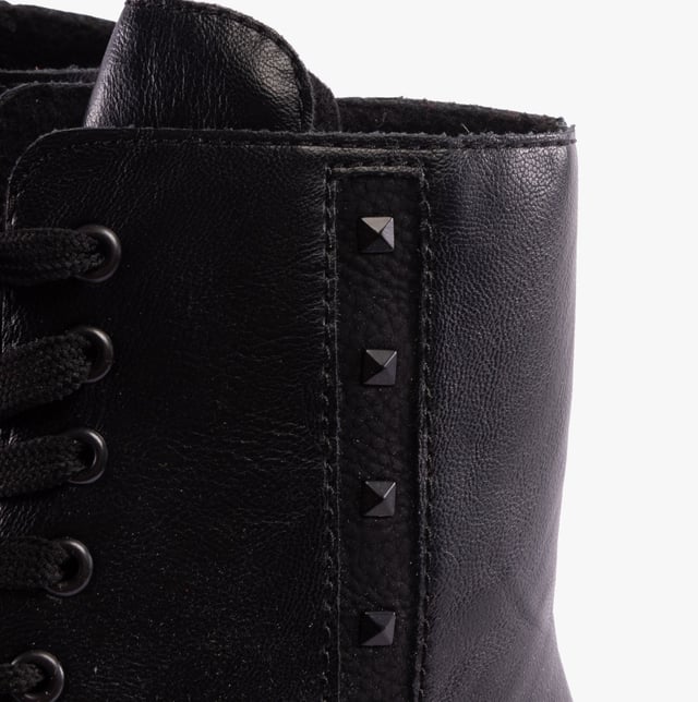 Rieker Rieker 72647-00 Womens Boots Black

 Upper Material: Synthetic Leather

Lining Material: Synthetic

Sole Material: Rubber

Closure/Fastening: Lace-Up

Features: Comfort

Heel Type: Block

Toe Shape: Round

Shoe Width: Relaxed

Item Weight: 0.8 KG

Heel Height: Low (2.5-4.9cm)

Shoe Shaft Height: Ankle

Boot Style: Ankle Boots

Gift Boxed: No
Product Code: 72647-00