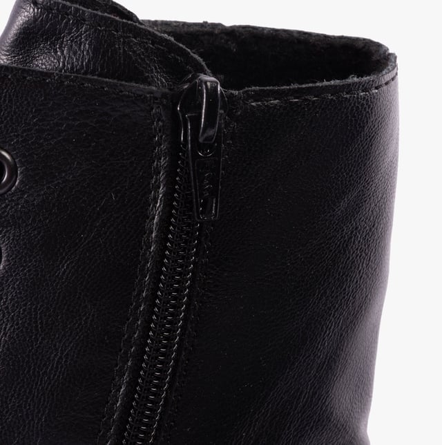Rieker Rieker 72647-00 Womens Boots Black

 Upper Material: Synthetic Leather

Lining Material: Synthetic

Sole Material: Rubber

Closure/Fastening: Lace-Up

Features: Comfort

Heel Type: Block

Toe Shape: Round

Shoe Width: Relaxed

Item Weight: 0.8 KG

Heel Height: Low (2.5-4.9cm)

Shoe Shaft Height: Ankle

Boot Style: Ankle Boots

Gift Boxed: No
Product Code: 72647-00