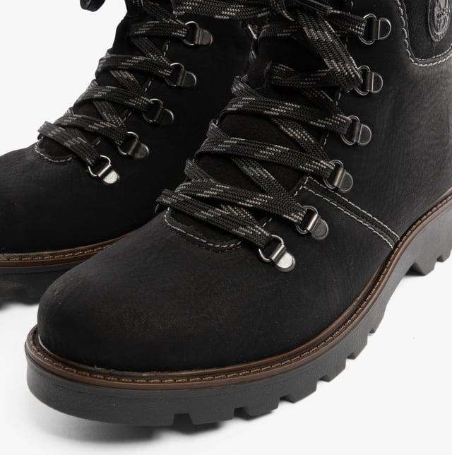 Rieker Rieker 73232-00 Womens Boots Black

 Upper Material: Faux Suede

Lining Material: Textile

Sole Material: Rubber

Closure/Fastening: Lace-Up

Features: Comfort,Warm Lining

Heel Type: Block

Toe Shape: Round

Shoe Width: Regular

Item Weight: 0.8 KG

Heel Height: Low (2.5-4.9cm)

Shoe Shaft Height: Ankle

Boot Style: Ankle Boots

Gift Boxed: No
Product Code: 73232-00