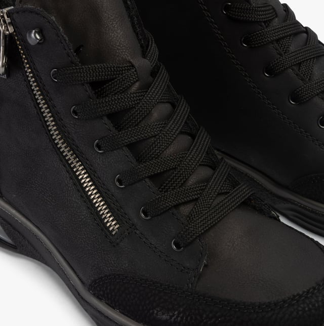 Rieker Rieker M5610-00 Womens Boots Black

 Upper Material: Faux Leather

Lining Material: Textile

Sole Material: Rubber

Closure/Fastening: Zip,Lace-Up

Features: Comfort

Heel Type: Wedge

Toe Shape: Round

Shoe Width: Regular

Item Weight: 0.8 KG

Heel Height: Low (2.5-4.9cm)

Shoe Shaft Height: Ankle

Boot Style: Ankle Boots

Gift Boxed: No
Product Code: M5610-00