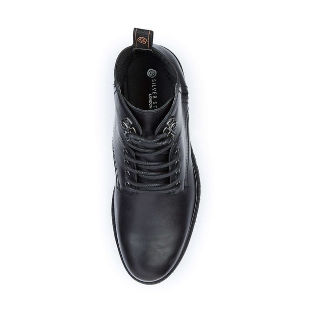 Silver Street London Silver Street London MANCHESTER Mens Boots Black

 Upper Material: Leather

Lining Material: Textile

Sole Material: EVA

Closure/Fastening: Lace-Up

Features: Comfort

Toe Shape: Round

Shoe Width: Regular

Item Weight: 1.5 KG

Heel Height: Low (2.5-4.9cm)

Shoe Shaft Height: Ankle

Boot Style: Biker Boots

Gift Boxed: No
Product Code: Q253BK