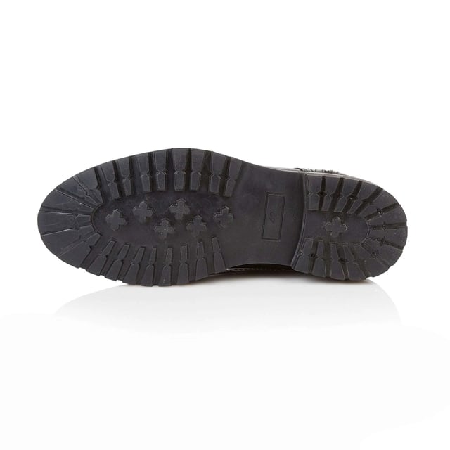 Silver Street London Silver Street London MANCHESTER Mens Boots Black

 Upper Material: Leather

Lining Material: Textile

Sole Material: EVA

Closure/Fastening: Lace-Up

Features: Comfort

Toe Shape: Round

Shoe Width: Regular

Item Weight: 1.5 KG

Heel Height: Low (2.5-4.9cm)

Shoe Shaft Height: Ankle

Boot Style: Biker Boots

Gift Boxed: No
Product Code: Q253BK