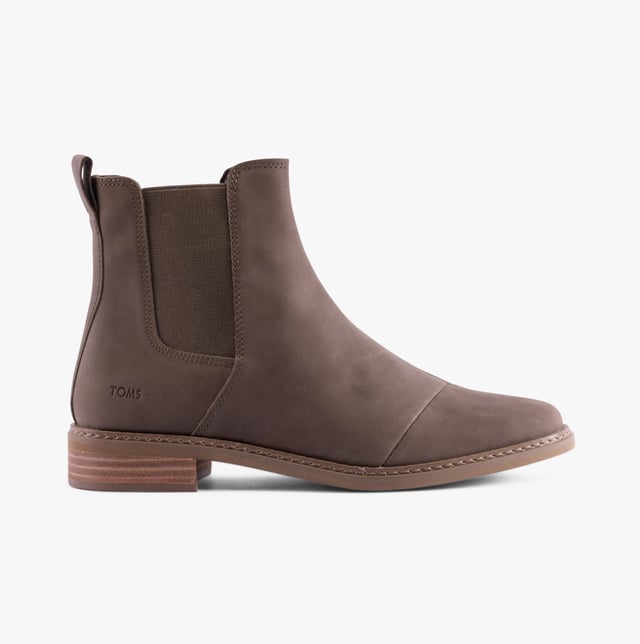 TOMS TOMS CHARLIE Womens Boots Green

 Upper Material: Leather

Lining Material: Textile

Sole Material: Rubber

Closure/Fastening: Pull-On

Features: Comfort,Elasticated Side Panel

Toe Shape: Round

Shoe Width: Regular

Item Weight: 1 KG

Heel Height: Flat (Under 2.5cm)

Shoe Shaft Height: Ankle

Boot Style: Chelsea Boots

Gift Boxed: No
Product Code: 10021304