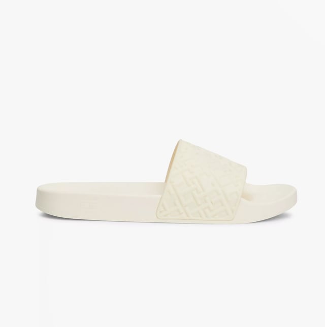 Tommy Hilfiger MONOGRAM POOL Womens Slides Calico

 Upper Material: Synthetic

Lining Material: Synthetic

Sole Material: Rubber

Closure/Fastening: Slip-On

Features: Comfort,Breathable

Shoe Width: Regular

Item Weight: 1 KG

Heel Height: Flat (Under 2.5cm)

Sandal Style: Sandals

Gift Boxed: No
Product Code: FW0FW06987AEF