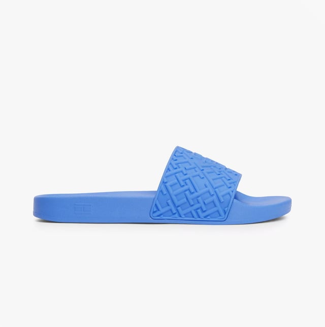 Tommy Hilfiger MONOGRAM POOL Womens Slides Blue Spell

 Upper Material: Synthetic

Lining Material: Synthetic

Sole Material: Rubber

Closure/Fastening: Slip-On

Features: Comfort,Breathable

Shoe Width: Regular

Item Weight: 1 KG

Heel Height: Flat (Under 2.5cm)

Sandal Style: Sandals

Gift Boxed: No
Product Code: FW0FW06987C30