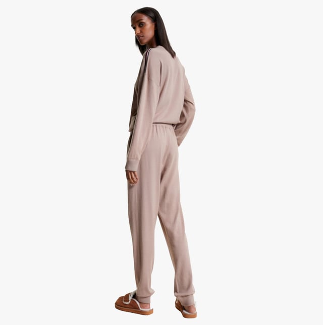 Tommy Hilfiger Tommy Hilfiger CUFF PANTS C&amp;S Womens Pants Ecru

Closure/Fastening: Pull-On

Features: Comfort,Machine Washable

Item Weight: 1 KG

Material Composition: 50% Viscose, 28% Polyester, 22% Polyamide
Product Code: UW0UW04769YBL