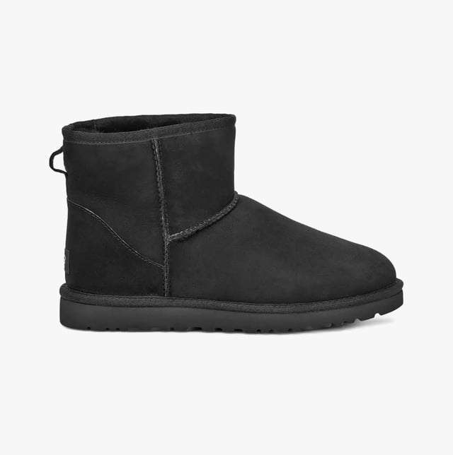 UGG UGG CLASSIC MINI Mens Boots Black

 Upper Material: Suede/Sheepskin

Lining Material: Wool

Sole Material: Rubber

Closure/Fastening: Pull-On

Features: Comfort,Moisture Wicking

Toe Shape: Round

Shoe Width: Regular

Item Weight: 1 KG

Heel Height: Flat (Under 2.5cm)

Shoe Shaft Height: Ankle

Boot Style: Shearling Boots

Gift Boxed: No
Product Code: 1002072-BLK