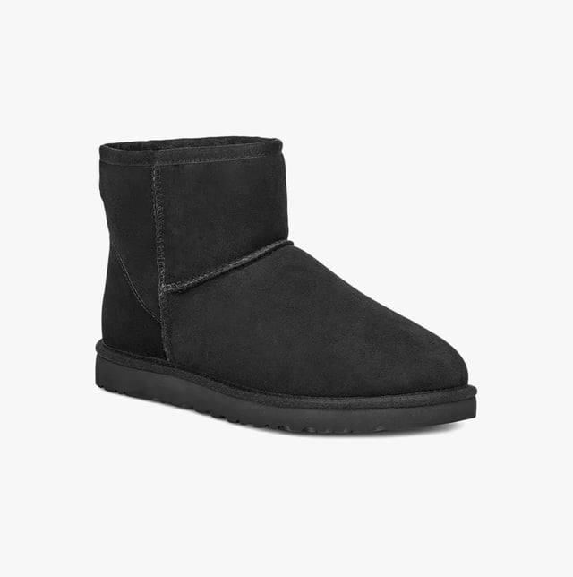 UGG UGG CLASSIC MINI Mens Boots Black

 Upper Material: Suede/Sheepskin

Lining Material: Wool

Sole Material: Rubber

Closure/Fastening: Pull-On

Features: Comfort,Moisture Wicking

Toe Shape: Round

Shoe Width: Regular

Item Weight: 1 KG

Heel Height: Flat (Under 2.5cm)

Shoe Shaft Height: Ankle

Boot Style: Shearling Boots

Gift Boxed: No
Product Code: 1002072-BLK