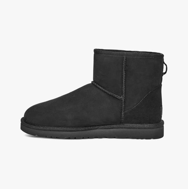 UGG UGG CLASSIC MINI Mens Boots Black

 Upper Material: Suede/Sheepskin

Lining Material: Wool

Sole Material: Rubber

Closure/Fastening: Pull-On

Features: Comfort,Moisture Wicking

Toe Shape: Round

Shoe Width: Regular

Item Weight: 1 KG

Heel Height: Flat (Under 2.5cm)

Shoe Shaft Height: Ankle

Boot Style: Shearling Boots

Gift Boxed: No
Product Code: 1002072-BLK