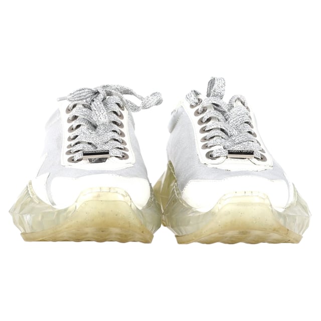 VINTAGE, RRP AS NEW
Jimmy Choo The Diamond Sneakers in Silver and White Leather – Sparkle With Every Step

The Jimmy Choo The Diamond Sneakers in silver and white leather exude luxury while offering an effortlessly chic, sporty aesthetic. Featuring a combination of soft white leather and striking silver accents, these sneakers are perfect for adding a touch of glamour to your everyday outfits. Whether you’re running errands or meeting friends for brunch, these shoes make sure you shine with every move.

Jimmy Choo The Diamond Sneakers in Silver and White Leather
Condition: Very good
Signs of wear: Minor markings, Lightly used but very well maintained. Minor mark at soles & creasing, light scuffing at the soles and heels.
Packaging: None
Color: White | silver
Material: Leather
Size: EU | 38.5/IT38.5/US8.UK5
Measurements: Heel height: 60; Insole length: 300
SKU: NAPPUGBSH453383W
