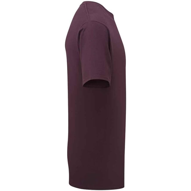 Fruit of the Loom Unisex Adult Cotton T-Shirt (Dark Plum) 100% Combed Ring-Spun Natural Cotton. Design: Plain. Neckline: Crew Neck, Ribbed Collar. Sleeve-Type: Short-Sleeved. Hem: Twin Needle Stitch. Self-fabric Shoulder-To-Shoulder Taping, Tearaway Label, Twin Needle Sleeves. Fit: Classic. 180gsm. Sustainability: Amfori, Better Cotton Initiative, BSCI, Fair Labor Association, Oeko-Tex Standard 100 Certified. S: 37 in. M: 40 in. L: 43 in. XL: 46 in. XXL: 49 in. 3XL: 52 in.