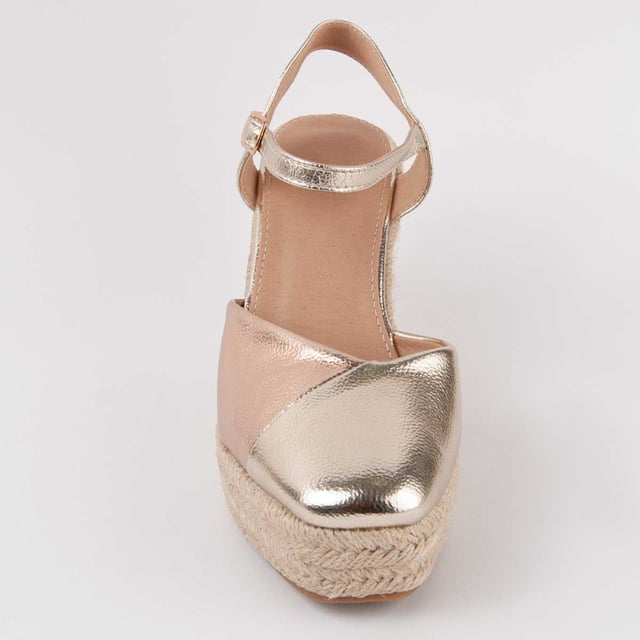 Alpargata de cuña para mujer. Calce cómodo. Fabricado por otras marcas para nuestra marca. Medidas aproximadas: 10 cm tacón y 3 cm plataforma.