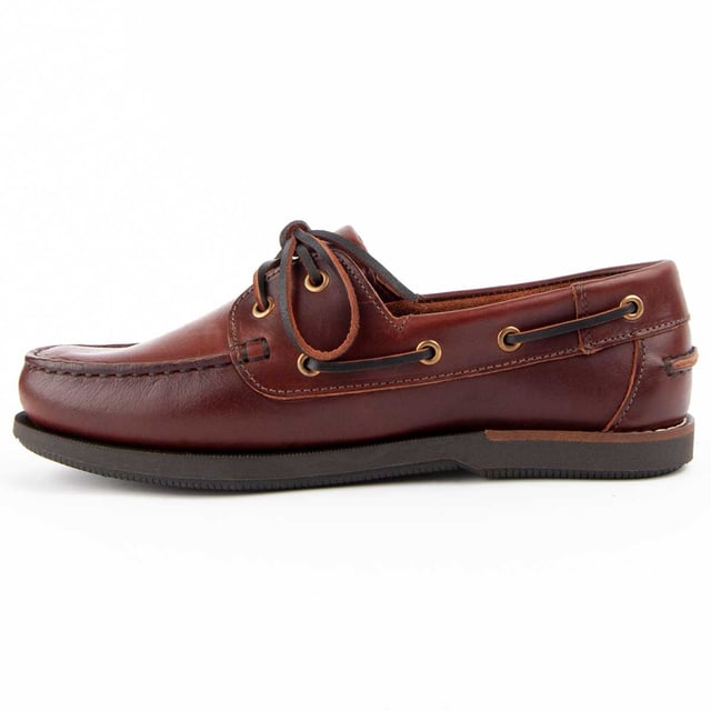 Purapiel warranty, 10 years of guarantee. Casual boat shoe for men. Made of 100% natural leather free of Chromium VI. Highest quality materials. Handcrafted stitching. Non-slip rubber sole. Manufactured by other brands for our brand.