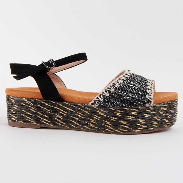 Platform sandaal voor dames. Comfortabele pasvorm. Gefabriceerd door andere merken voor ons merk. Ongeveer afmetingen: 4 cm platform.