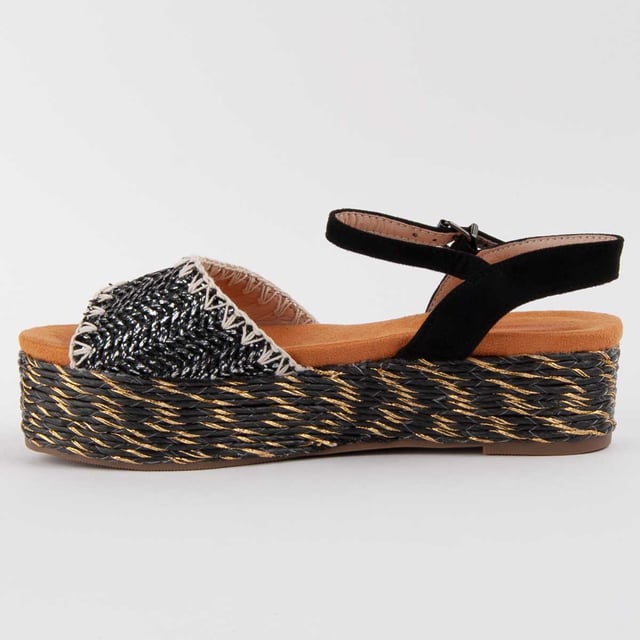 Platform sandaal voor dames. Comfortabele pasvorm. Gefabriceerd door andere merken voor ons merk. Ongeveer afmetingen: 4 cm platform.