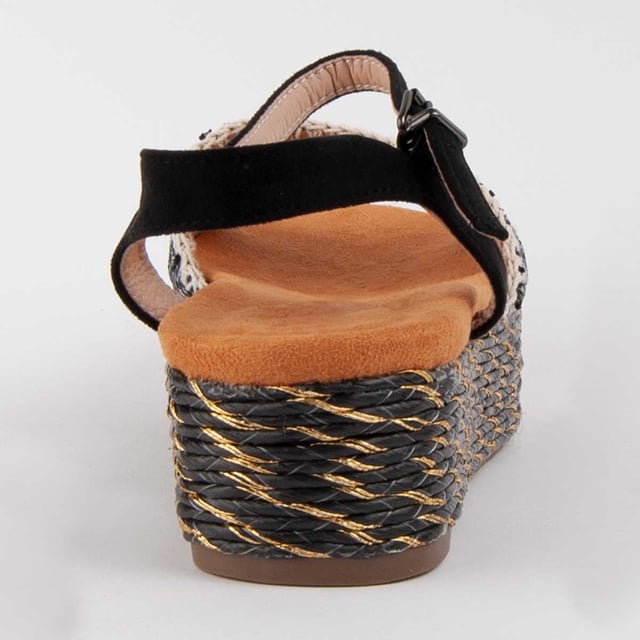 Platform sandaal voor dames. Comfortabele pasvorm. Gefabriceerd door andere merken voor ons merk. Ongeveer afmetingen: 4 cm platform.
