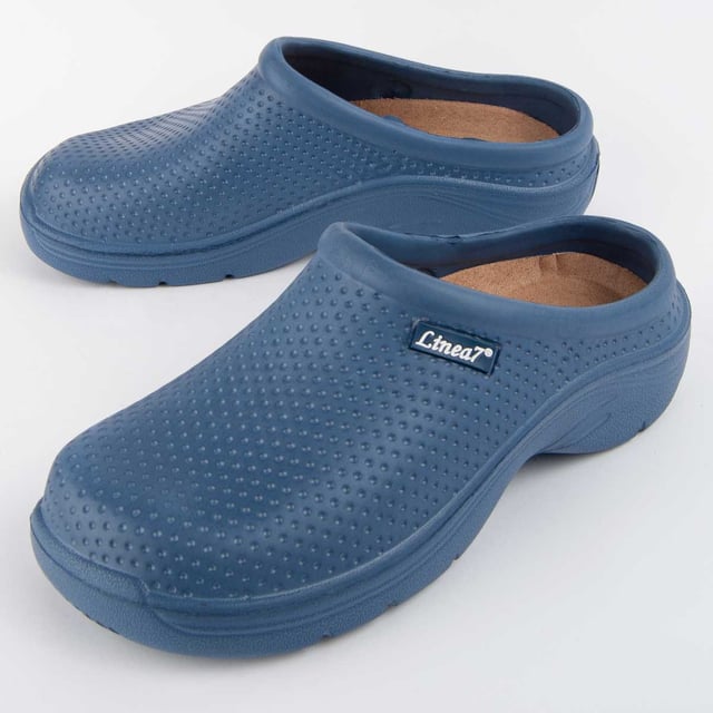 Comfortable clog for women. Comfortable fit. Padded removable insole. Manufactured by other brands for our brand.