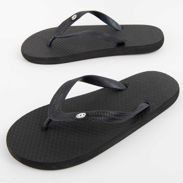 Chancla para hombre. Calce cómodo. Fabricado por otras marcas para nuestra marca.