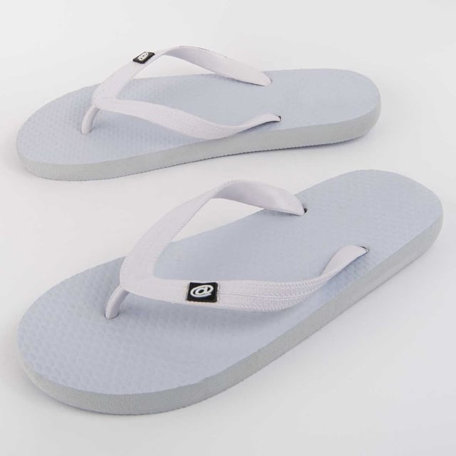 Chancla para hombre. Calce cómodo. Fabricado por otras marcas para nuestra marca.