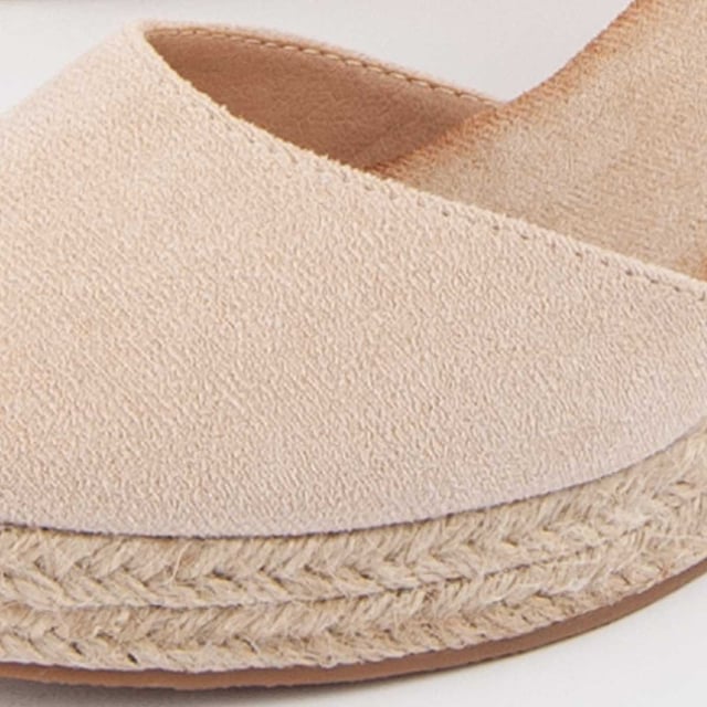 Wedges für Damen. Bequeme Passform. Hergestellt von anderen Marken für unsere Marke. Ungefährliche Maße: 8 cm Absatz und 2 cm Plattform.