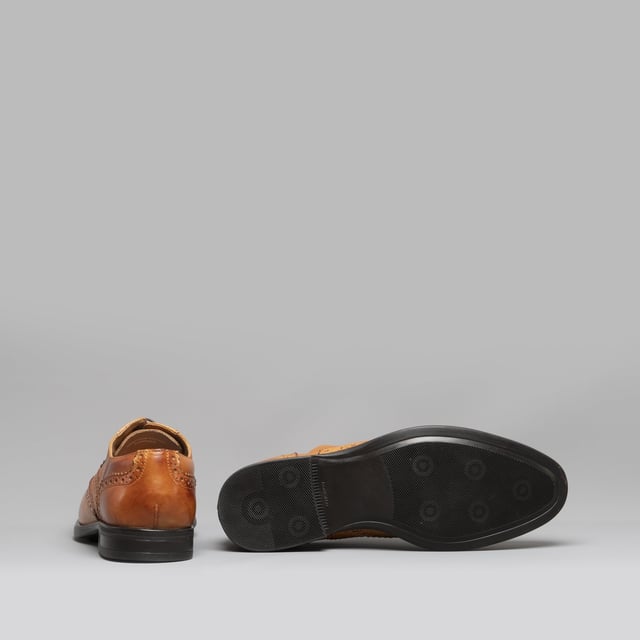 Mister Carlo MONTY II Mens Leather Brogue Lace Ups Tan

 Upper Material: Leather

Closure/Fastening: Lace-Up

Features: Comfort,Breathable

Toe Shape: Round

Shoe Width: Regular

Item Weight: 0.9 KG

Heel Height: Flat (Under 2.5cm)

Shoe Style: Brogue

Gift Boxed: No
Product Code: MONTY-II-TAN