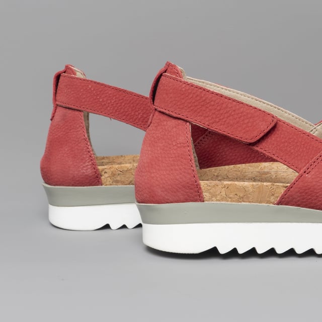 Romika HOLLYWOOD 14 Ladies Leather Elasticated Sandals Carmin

 Upper Material: Leather

Closure/Fastening: Slip-On

Features: Comfort

Toe Shape: Round

Shoe Width: Regular

Item Weight: 0.5 KG

Heel Height: Flat (Under 2.5cm)

Sandal Style: Sandals

Gift Boxed: No
Product Code: 40814-195460
