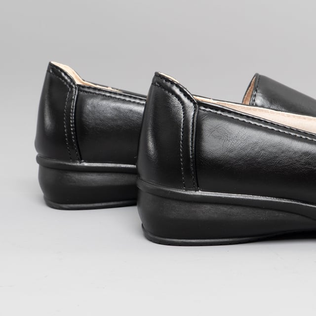 Dr Keller SALLY Womens Slip-On Loafers Black

 Upper Material: Faux Leather

Closure/Fastening: Slip-On

Features: Comfort

Heel Type: Wedge

Toe Shape: Round

Shoe Width: Wide

Item Weight: 0.48 KG

Heel Height: Flat (Under 2.5cm)

Shoe Style: Loafer

Gift Boxed: No
Product Code: A0332BLK