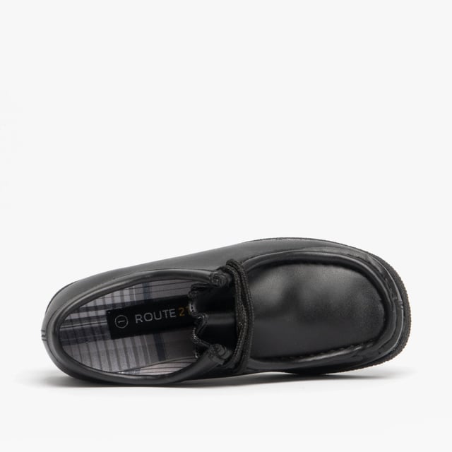 Perfect for school, these Apron junior shoes from Route21 boast a premium leather upper in a classic silhouette, with a comfortable footbed and secure lace fastening.- Coated Action Leather
- Textile lining
- 2-eyelet lace fastening
- Padded ankle collar
- Wedge TR Sole