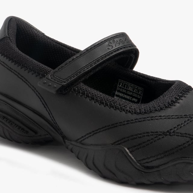 Skechers VELOCITY POUTY Mädchen Leder-Schulschuhe Schwarz

Obermaterial: Leder

Futtermaterial: Stoff

Sohlenmaterial: Synthetik

Verschluss: Klettverschluss

Besonderheiten: Leicht, Atmungsaktiv, Verstellbar

Zehenform: Rund

Schuhweite: Normal

Artikelgewicht: 0,634 KG

Absatzhöhe: Flach (Unter 2,5 cm)

Schafthöhe: Niedrig

Schuhstil: Mary Jane

Geschenkverpackt: Nein  
Produktcode: 81264L/BLK