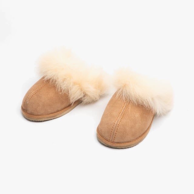Shepherd Shepherd EVELINA Womens Sheepskin Mules Chestnut

 Upper Material: Sheepskin

Lining Material: Sheepskin

Sole Material: EVA

Closure/Fastening: Slip-On

Features: Warm Lining

Toe Shape: Round

Shoe Width: Regular

Item Weight: 0.54 KG

Heel Height: Flat (Under 2.5cm)

Slipper Style: Mule

Gift Boxed: No
Product Code: 1929056
