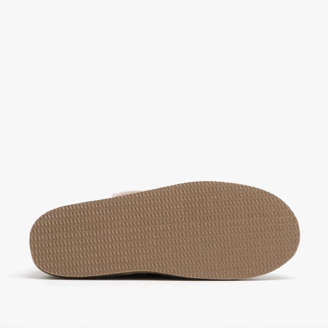 Shepherd Shepherd KARIN Womens Sheepskin Slipper Boots Stone

 Upper Material: Sheepskin

Lining Material: Sheepskin

Sole Material: EVA

Closure/Fastening: Pull-On

Features: Warm Lining

Toe Shape: Round

Shoe Width: Regular

Item Weight: 0.58 KG

Heel Height: Flat (Under 2.5cm)

Shoe Shaft Height: Ankle

Slipper Style: Slipper Boot

Gift Boxed: No
Product Code: 464025