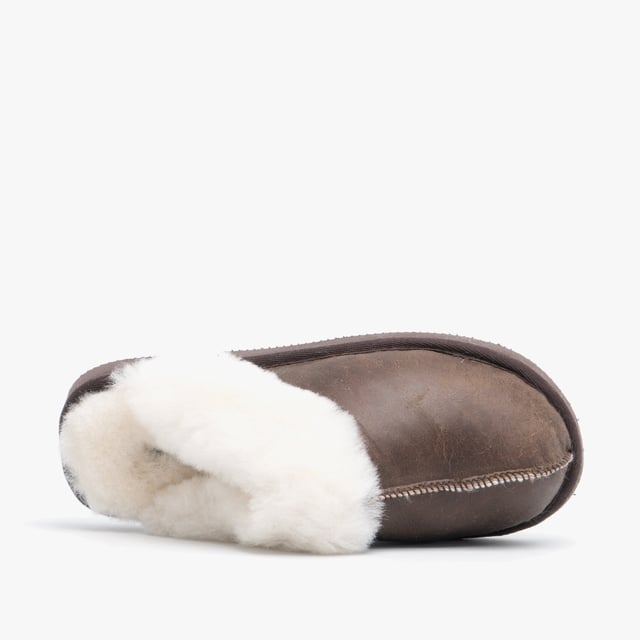 Shepherd Shepherd JESSICA Womens Sheepskin Mules Oiled Antique

 Upper Material: Sheepskin

Lining Material: Sheepskin

Sole Material: EVA

Closure/Fastening: Slip-On

Features: Warm Lining

Toe Shape: Round

Shoe Width: Regular

Item Weight: 0.54 KG

Heel Height: Flat (Under 2.5cm)

Slipper Style: Mule

Gift Boxed: No
Product Code: 468053