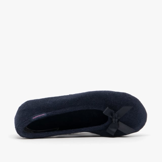 Totes Isotoner Totes Isotoner STRETCH TERRY BOW Womens Ballet Slippers Navy

 Upper Material: Textile

Lining Material: Textile

Sole Material: Synthetic

Closure/Fastening: Slip-On

Features: Comfort

Toe Shape: Round

Shoe Width: Regular

Item Weight: 0.5 KG

Heel Height: Flat (Under 2.5cm)

Slipper Style: Full Slipper

Gift Boxed: No
Product Code: 98968/NAV