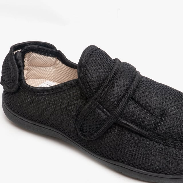 Zedzzz Zedzzz JOSH Mens Super Wide Touch Fasten Slippers Black

 Upper Material: Textile

Lining Material: Fabric

Sole Material: Synthetic

Closure/Fastening: Touch Fasten

Features: Warm Lining

Toe Shape: Round

Shoe Width: Super Wide

Item Weight: 0.52 KG

Heel Height: Flat (Under 2.5cm)

Slipper Style: Full Slipper

Gift Boxed: No
Product Code: MS543A