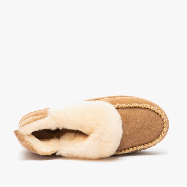 Shepherd Shepherd ALBINA Womens Sheepskin Slipper Boots Chestnut

 Upper Material: Sheepskin

Lining Material: Sheepskin

Sole Material: EVA

Closure/Fastening: Pull-On

Features: Warm Lining

Toe Shape: Round

Shoe Width: Regular

Item Weight: 0.5 KG

Heel Height: Flat (Under 2.5cm)

Shoe Shaft Height: Ankle

Slipper Style: Slipper Boot

Gift Boxed: No
Product Code: 1951056