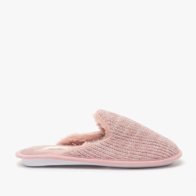 Shuperb Shuperb SPARKLE TESTER Womens Full Slipper Old Pink

 Upper Material: Textile

Lining Material: Textile

Sole Material: Synthetic

Closure/Fastening: Slip-On

Features: Warm Lining,Comfort

Toe Shape: Round

Shoe Width: Regular

Item Weight: 0.5 KG

Heel Height: Flat (Under 2.5cm)

Slipper Style: Mule

Gift Boxed: No
Product Code: V51409.1.35