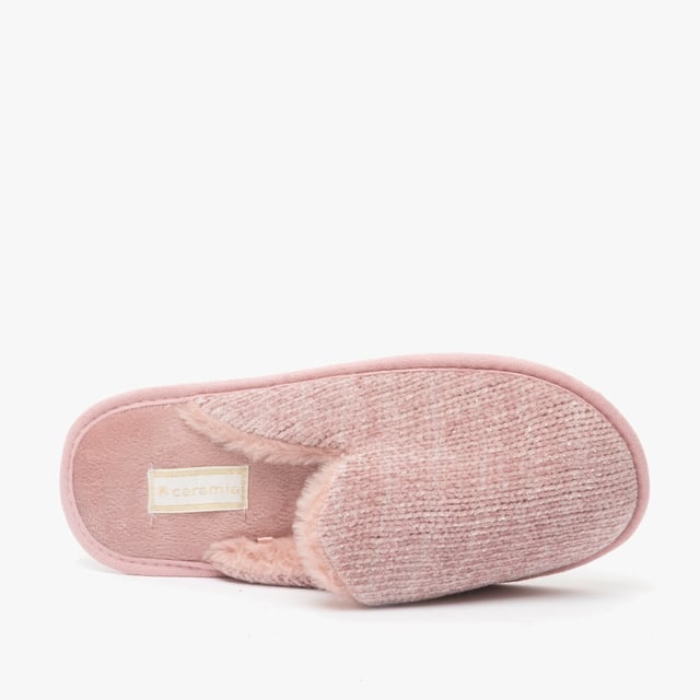 Shuperb Shuperb SPARKLE TESTER Womens Full Slipper Old Pink

 Upper Material: Textile

Lining Material: Textile

Sole Material: Synthetic

Closure/Fastening: Slip-On

Features: Warm Lining,Comfort

Toe Shape: Round

Shoe Width: Regular

Item Weight: 0.5 KG

Heel Height: Flat (Under 2.5cm)

Slipper Style: Mule

Gift Boxed: No
Product Code: V51409.1.35