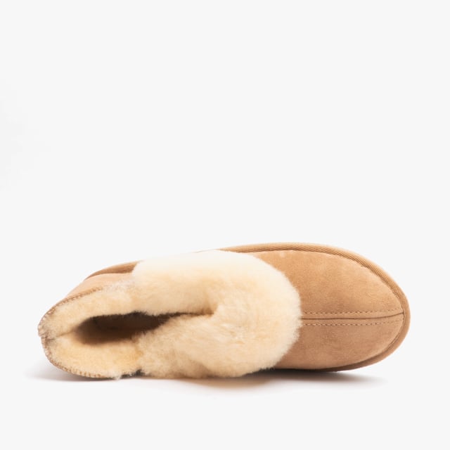 Shepherd Shepherd KARIN Womens Sheepskin Slipper Boots Chestnut

 Upper Material: Sheepskin

Lining Material: Sheepskin

Sole Material: EVA

Closure/Fastening: Pull-On

Features: Warm Lining

Toe Shape: Round

Shoe Width: Regular

Item Weight: 0.8 KG

Heel Height: Flat (Under 2.5cm)

Shoe Shaft Height: Ankle

Slipper Style: Slipper Boot

Gift Boxed: No
Product Code: 464056