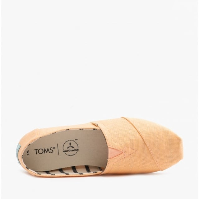 TOMS ALPARGATA Ladies Canvas Espadrille Shoes Light Orange

 Upper Material: Fabric

Lining Material: Textile

Sole Material: Rubber/Synthetic

Closure/Fastening: Slip-On

Features: Comfort

Toe Shape: Round

Shoe Width: Regular

Item Weight: 0.5 KG

Heel Height: Flat (Under 2.5cm)

Sandal Style: Sandals

Gift Boxed: No
Product Code: 10016517