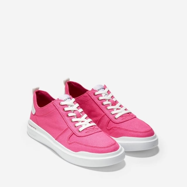 Cole Haan GRANDPRO RALLY Ladies Cotton Trainers Red

 Upper Material: Leather/Cotton

Lining Material: Cotton

Sole Material: Synthetic/EVA

Closure/Fastening: Lace-Up

Features: Lightweight,Memory Foam,Comfort,Breathable,Adjustable

Toe Shape: Round

Shoe Width: Regular

Item Weight: 0.817 KG

Heel Height: Flat (Under 2.5cm)

Shoe Shaft Height: Low Top

Gift Boxed: No
Product Code: 32801-55979