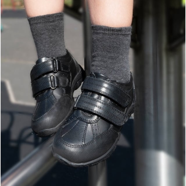 Roamers WILFRED Boys Black Leather Touch Fasten Shoes

 Upper Material: Leather

Closure/Fastening: Touch Fasten

Features: Comfort

Toe Shape: Round

Shoe Width: Regular

Item Weight: 0.53 KG

Heel Height: Flat (Under 2.5cm)

Shoe Style: School

Gift Boxed: No
Product Code: B697A