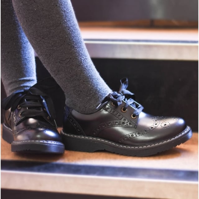 Start-Rite IMPULSIVE Girls Leather Lace Up School Shoes Hi Shine Black

 Upper Material: Leather

Lining Material: Textile

Sole Material: Synthetic

Closure/Fastening: Lace-Up

Features: Comfort,Breathable,Adjustable

Toe Shape: Round

Shoe Width: Regular

Item Weight: 0.66 KG

Heel Height: Flat (Under 2.5cm)

Shoe Shaft Height: Low Top

Shoe Style: School

Gift Boxed: No
Product Code: 3505_7